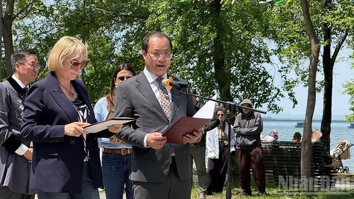 Tổng Lãnh sự Việt Nam tại thành phố Vladivostok Nguyễn Việt Kiên phát biểu tại Lễ hội.