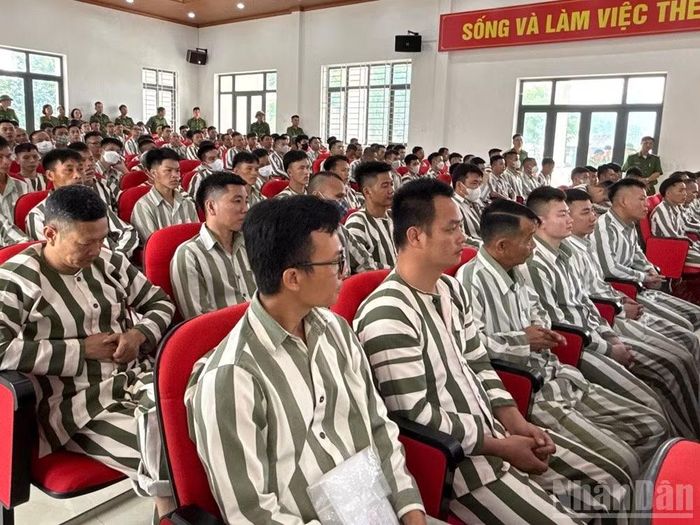 Các phạm nhân dự lễ công bố Quyết định đặc xá của Chủ tịch nước năm 2026.