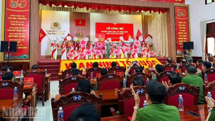 Các tiết mục văn nghệ do phạm nhân biểu diễn.