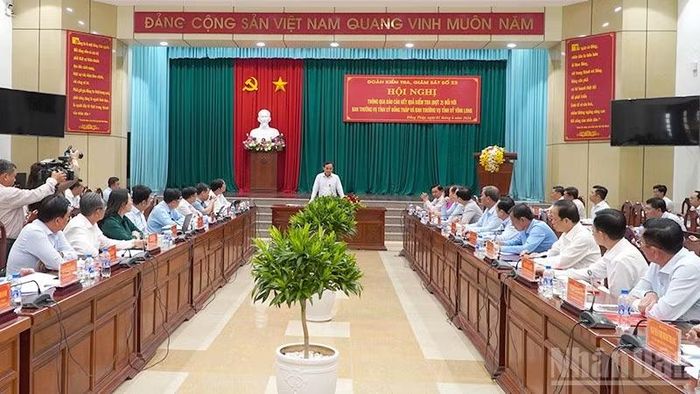 Quang cảnh hội nghị thông qua Dự thảo báo cáo kết quả kiểm tra đợt 2 đối với Ban Thường vụ Tỉnh ủy Vĩnh Long.