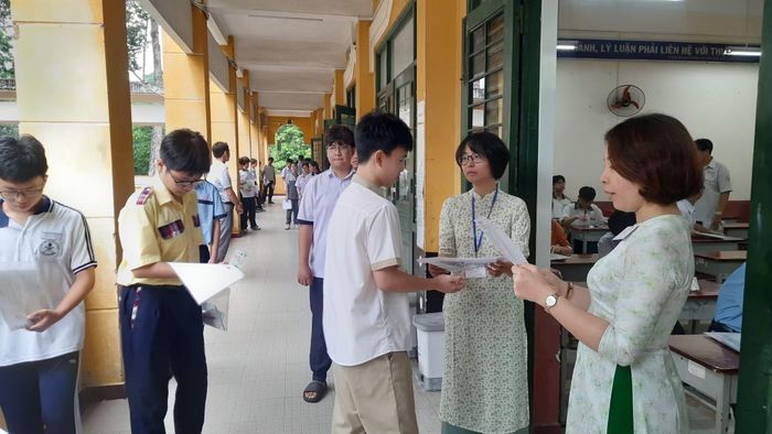 Năm học 2026-2027, các trường trung học phổ thông trên địa bàn Thành phố Hồ Chí Minh dự kiến tuyển gần 119 nghìn chỉ tiêu lớp 10 thường, chiếm khoảng 78% học sinh được vào học lớp 10 công lập.