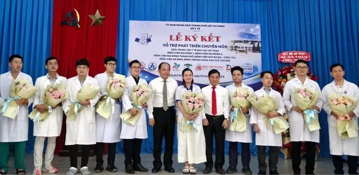 Các bác sĩ luân phiên đến xã Hồ Tràm công tác trong đợt đầu tiên.