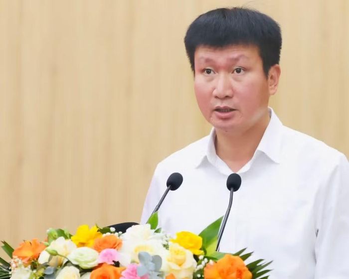 Đồng chí Trần Huy Tuấn, Ủy viên Trung ương Đảng, Bí thư Tỉnh ủy Ninh Bình phát biểu tại hội nghị.
