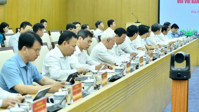  Các đồng chí trong Ban Thường vụ Thành ủy Hải Phòng tham dự hội nghị. (Ảnh: Thanh Giang) 