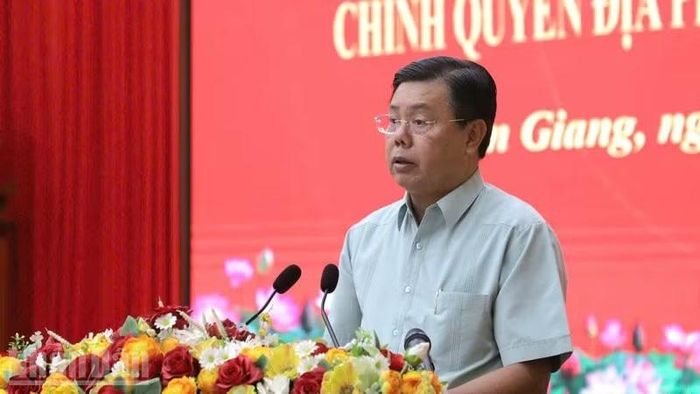 Bí thư Tỉnh ủy An Giang Nguyễn Tiến Hải phát biểu chỉ đạo hội nghị.