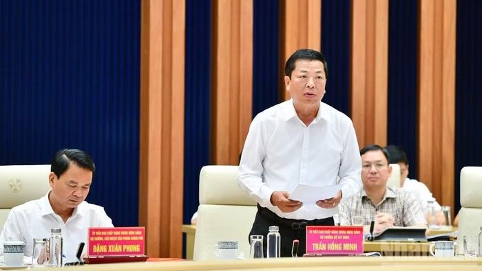 Bộ trưởng Xây dựng Trần Hồng Minh phát biểu ý kiến. (Ảnh: THANH GIANG)
