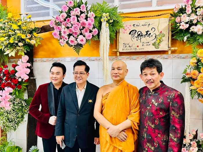 Từ trái sang: NS Phùng Ngọc Bảy, NSND Thanh Nam, Đại đức Thích Minh Sỹ, nhạc sĩ NSƯT Võ Thanh Liêm