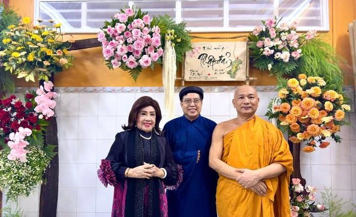 Từ trái sang: NSND Lệ Thủy, đạo diễn Thanh Hiệp và Đại đức Thích Minh Sỹ (Tịnh xá Lộc Uyển, TP HCM) (ảnh: Minh Luân)