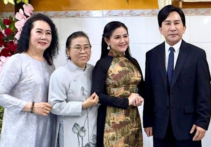 Từ trái sang; Nhạc sĩ Minh Ngọc, nhạc sĩ Thanh Nhàn, NSƯT Trinh Trinh và NSƯT Kim Tử Long