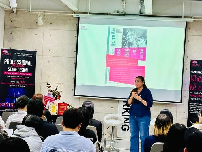 Họa sĩ Trần Hồng Vân tại workshop "Không gian kể chuyện"