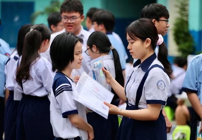 Thí sinh trong ngày thi đầu tiên