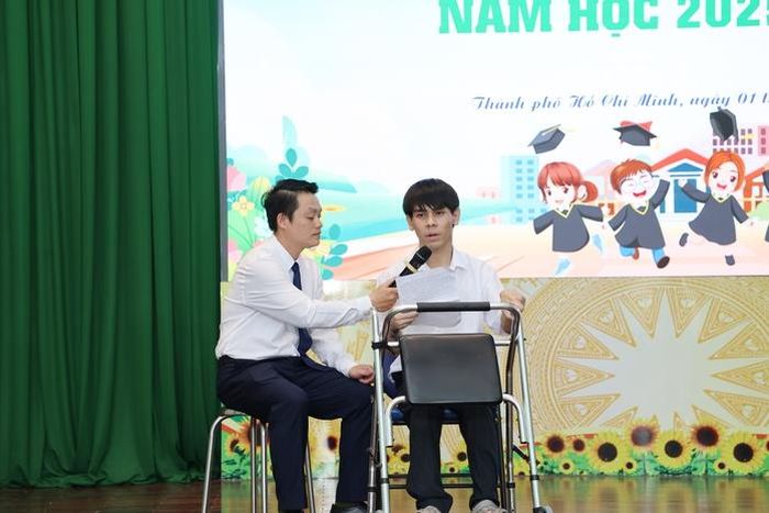 Em Trần Tân Tiến chia sẻ tại buổi lễ