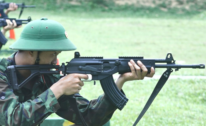  Bình tĩnh, nín thở, ngắm chuẩn, bóp cò.