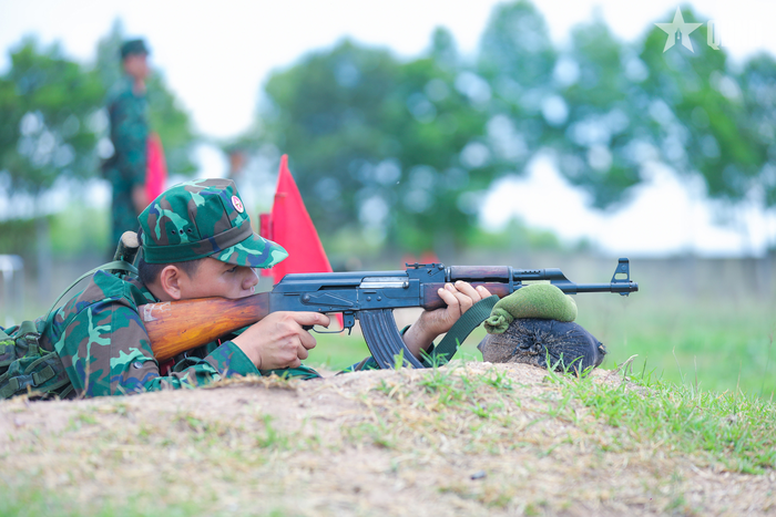 Những phát đạn đầu tiên trên thao trường đánh dấu sự trưởng thành của chiến sĩ mới sau gần 3 tháng huấn luyện.