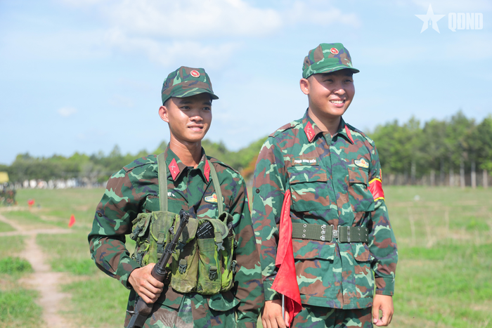 Nụ cười của Binh nhì Võ Nhựt Huy, chiến sĩ mới Đại đội 2, Tiểu đoàn 12, Trung đoàn 174 khi được thông báo kết quả 82 điểm, đạt loại giỏi.