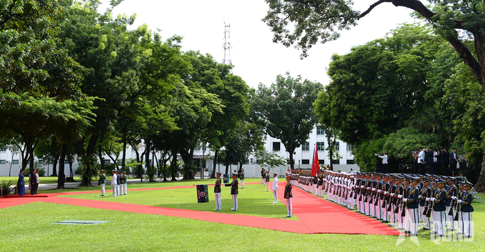 Lễ đón Tổng Bí thư, Chủ tịch nước Tô Lâm và Phu nhân được tổ chức trọng thể tại Phủ Tổng thống ở thủ đô Manila theo nghi thức cao nhất dành cho nguyên thủ quốc gia. 
