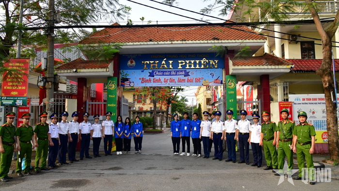 Lực lượng Cảnh sát biển ra quân phối hợp với đơn vị tổ chức hoạt động tiếp sức mùa thi tại thành phố Hải Phòng. 