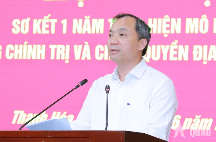 Đồng chí Hoàng Trung Dũng, Ủy viên Trung ương Đảng, Phó trưởng Ban Thường trực Ban Tổ chức Trung ương phát biểu tại hội nghị. 