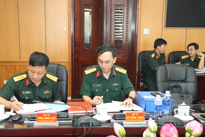  Đại tá Tổng Xuân Đức, Phó chủ nhiệm Chính trị Tổng cục Công nghiệp quốc phòng, Phó trưởng Đoàn kiểm tra tại buổi kiểm tra đối với Nhà máy Z111. 