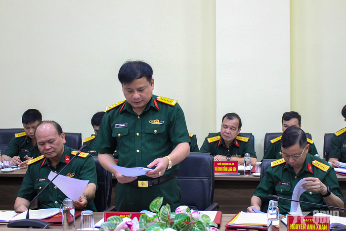 Đại tá Bế Xuân Tình, Chánh Thanh tra Quốc phòng Quân khu 1 báo cáo khái quát một số nội dung liên quan đến đối tượng và phạm vi thanh tra. 
