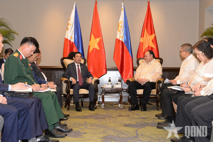 Đại tướng Phan Văn Giang gặp song phương Bộ trưởng Bộ Quốc phòng Philippines.