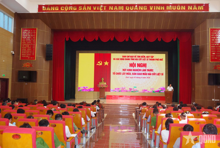 Toàn cảnh hội nghị rút kinh nghiệm làm trước tổ chức lấy mẫu, bàn giao mẫu hài cốt liệt sĩ.