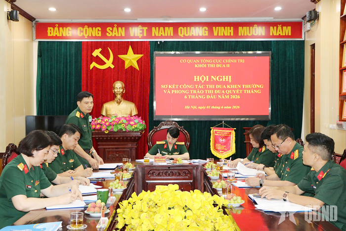  Đại tá Nguyễn Văn Oanh, Phó cục trưởng Cục Dân vận phát biểu tham luận tại hội nghị.
