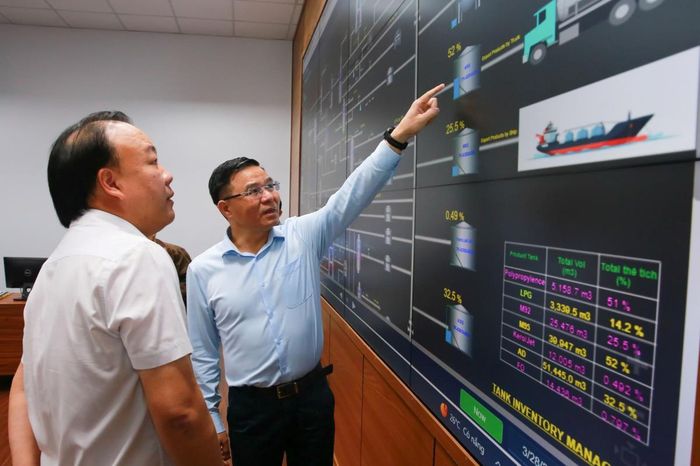Ông Lê Mạnh Hùng – Bộ trưởng Bộ Công Thương trong buổi làm việc với Công ty Cổ phần Lọc hóa dầu Bình Sơn (BSR) vào cuối tháng 3-2026.