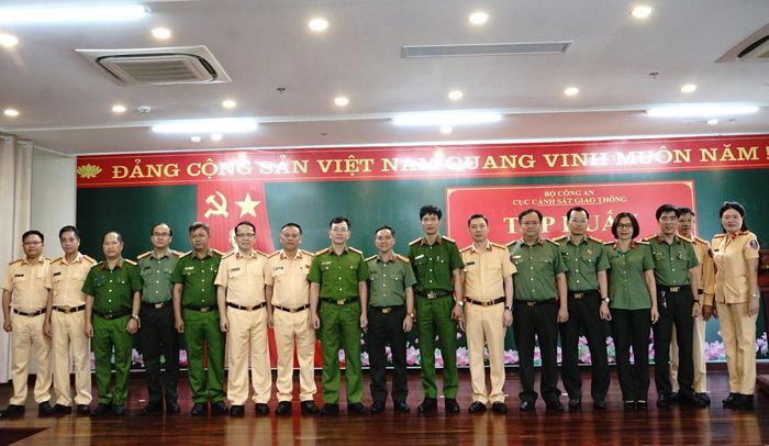 Các đại biểu chụp ảnh lưu niệm tại lớp tập huấn