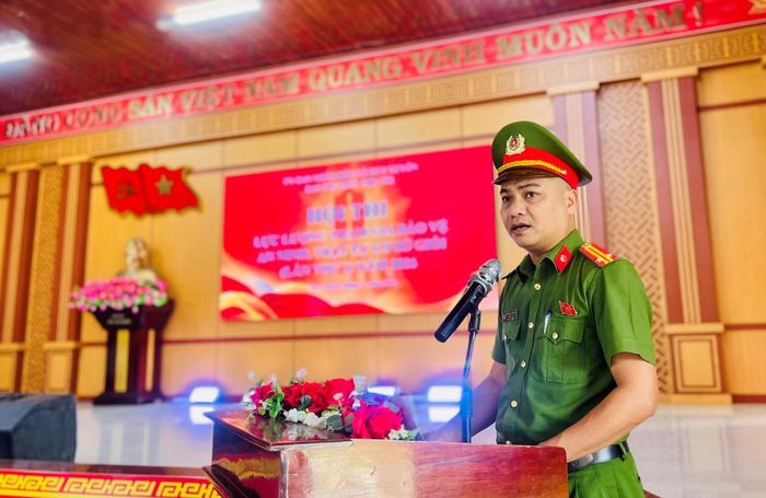 Trưởng Công an xã Duy Xuyên phát biểu khai mạc hội thi.