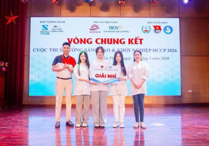 Nhóm dự án của Thùy Linh nhận giải Nhì tại vòng chung kết cuộc thi Ý tưởng sáng tạo khởi nghiệp năm 2026 do Trường Cao đẳng Dược Trung ương Hải Dương tổ chức.