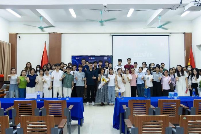 Chương trình định hướng, tư vấn và phát triển tiếng Anh chuyên ngành.