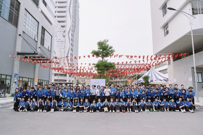 Đội hình "Tiếp sức mùa thi" trường ĐH Kiến trúc Hà Nội sẵn sàng đồng hành cùng hơn 4.000 thí sinh trong kỳ thi năng khiếu năm 2026.