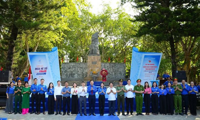 Các đại biểu tham dự chương trình.