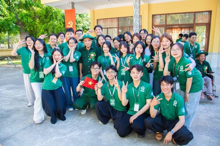 Chuyến tình nguyện kéo dài hai ngày tại địa phương giúp sinh viên hiểu hơn về giá trị của lòng biết ơn thông qua những hoạt động thiết thực.