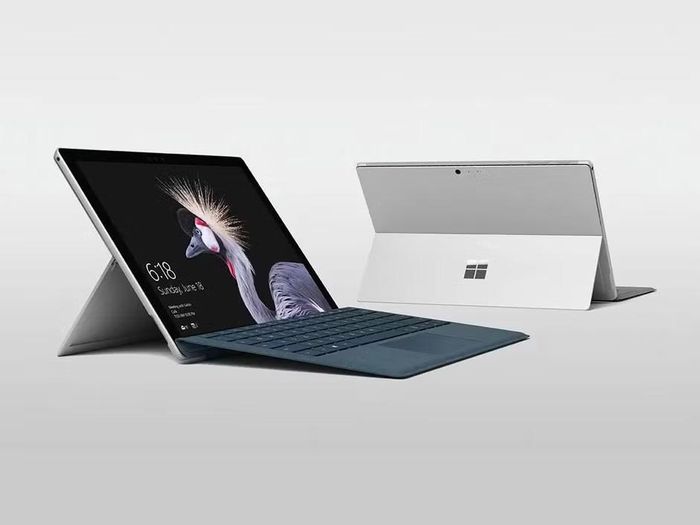 Không chỉ gây tranh cãi về RAM, Surface còn mất dần lợi thế cạnh tranh khi giá bán tăng chóng mặt, với một số phiên bản cao cấp có giá vượt cả MacBook Pro 16-inch dù hiệu năng và màn hình không được đánh giá vượt trội.