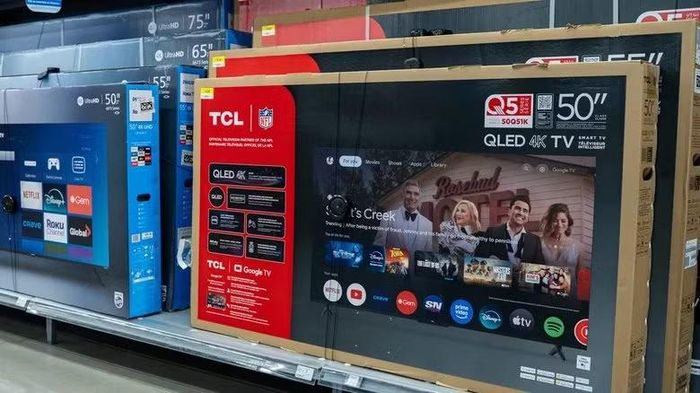 Ở mảng tivi, TCL là cái tên đã vươn lên mạnh mẽ nhờ chiến lược mở rộng toàn cầu, liên tục hợp tác hoặc mua lại nhiều tài sản công nghệ từ các đối tác quốc tế, đồng thời trở thành một trong những nhà sản xuất màn hình và tivi lớn nhất thế giới.