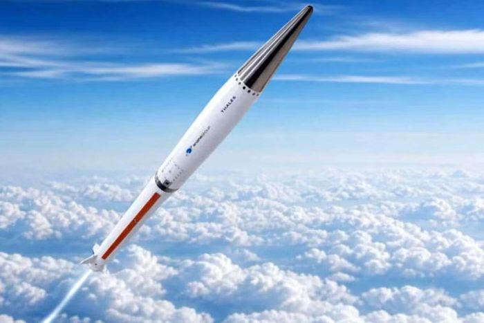 Theo Thales, tính đa chức năng của X-Fire cho phép công ty kết hợp nhiệm vụ tạo ra loại đạn đạo FLP-T 150 nội địa vào cuối thập kỷ này với việc duy trì khả năng chiến đấu khi các hệ thống tên lửa phóng loạt hiện tại sắp hết thời hạn sử dụng.