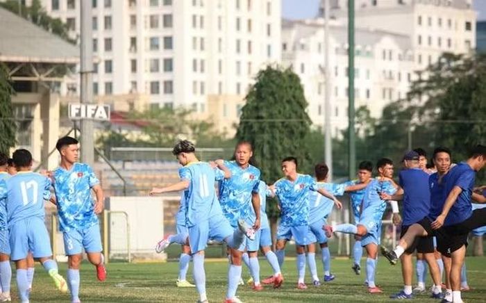 Các đội bóng sẽ thi đấu vòng tròn một lượt tính điểm. 3 đội nhất bảng cùng 1 đội nhì bảng có thành tích tốt nhất sẽ giành vé vào vòng bán kết.