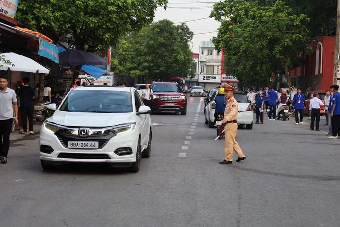Công tác phân luồng giao thông được đảm bảo.