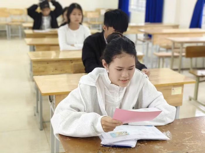 Thí sinh dự thi vào Trường phổ thông dân tộc nội trú THPT Đam San, xã Ea Drông. (Ảnh: TT)