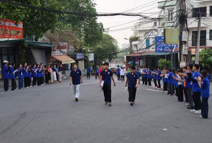 Thí sinh tại điểm thi Trường THPT Trần Phú.