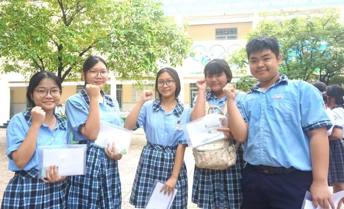 Thí sinh tại điểm thi Trường THCS Nguyễn Trãi (phường An Hội Đông) tự tin bước vào kỳ thi lớp 10.