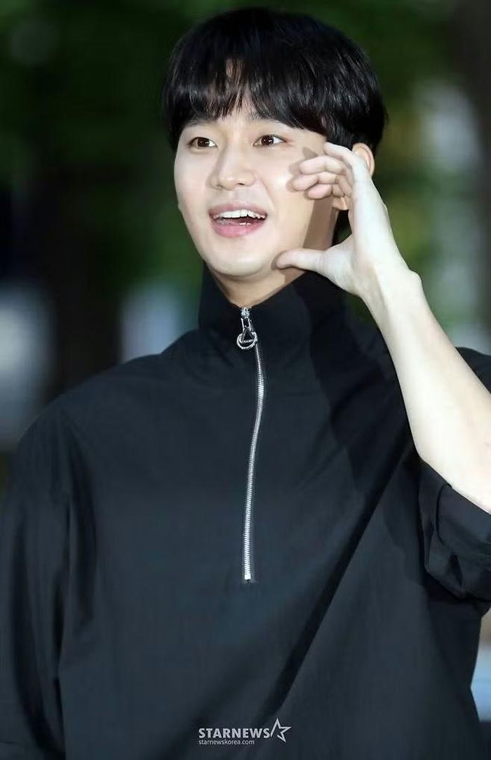 Kim Soo Hyun vướng phải bê bối đời tư.