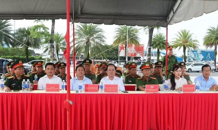 Các đại biểu tham dự buổi lễ.