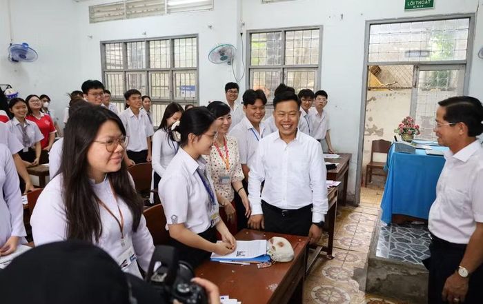 Thứ trưởng Lê Quân nhắn nhủ học sinh ôn thi.