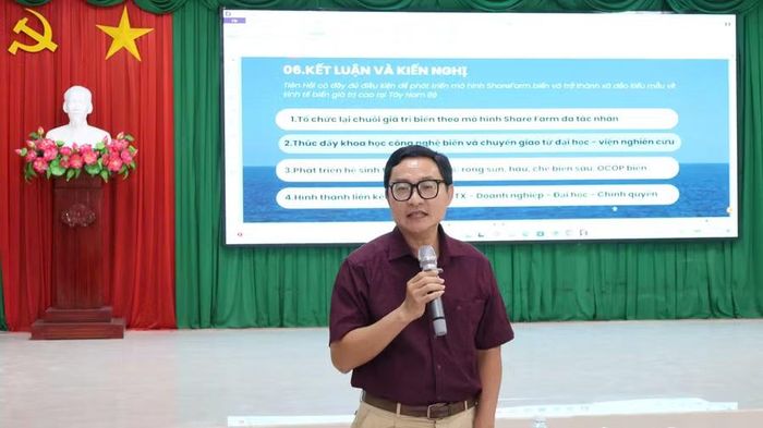 Ông Lý Thái Hưng, Phó Chủ tịch thường trực UBND xã Tiên Hải, phát biểu tại hội thảo.