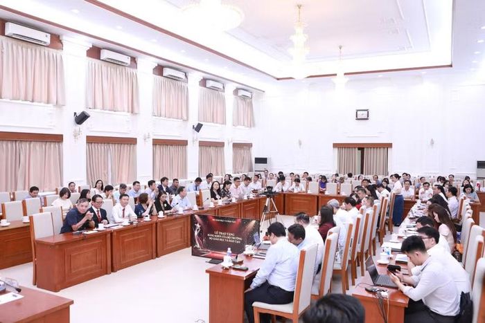 Hội nghị được kết nối trực tuyến tới hơn 100 điểm cầu trên toàn quốc.