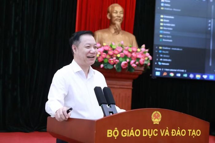 GS.TS Nguyễn Tiến Thảo - Vụ trưởng Vụ Giáo dục đại học chia sẻ tại buổi tập huấn.