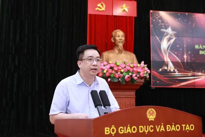 PGS.TS Nguyễn Như Hà - Phó Vụ trưởng Vụ Pháp chế trao đổi tại hội nghị.